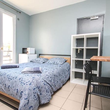 08 - Chambre proche Paris et Transports avec TV WIFI Saint-Denis  Extérieur photo