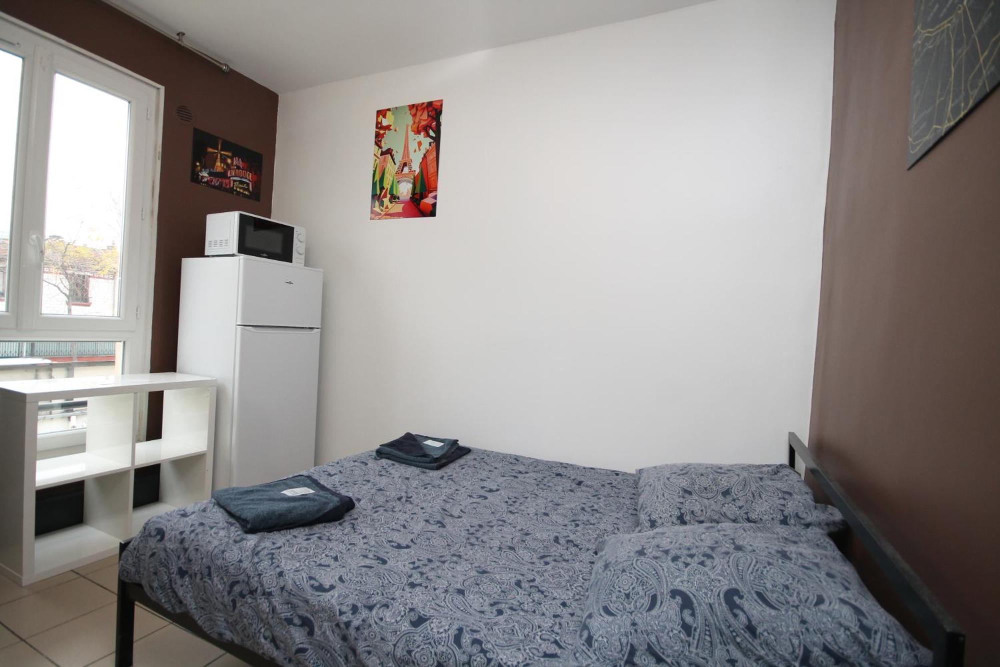 08 - Chambre proche Paris et Transports avec TV WIFI Saint-Denis  Extérieur photo